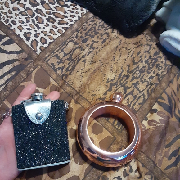 Flasks - Picture 4 of 7